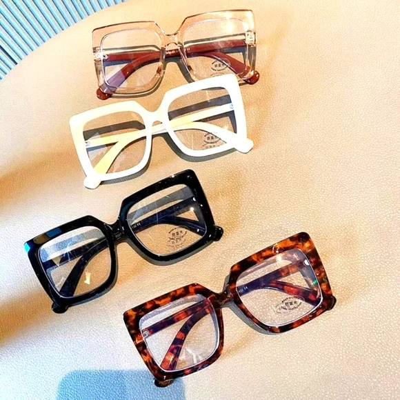 Glasses - Picture 3 of 6